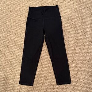 Athleta Women’s Capri Black Athletic Leggings